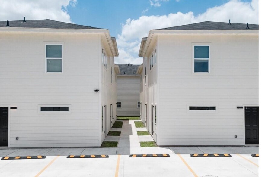 More Photos Of , La Feria Multifamily For Sale