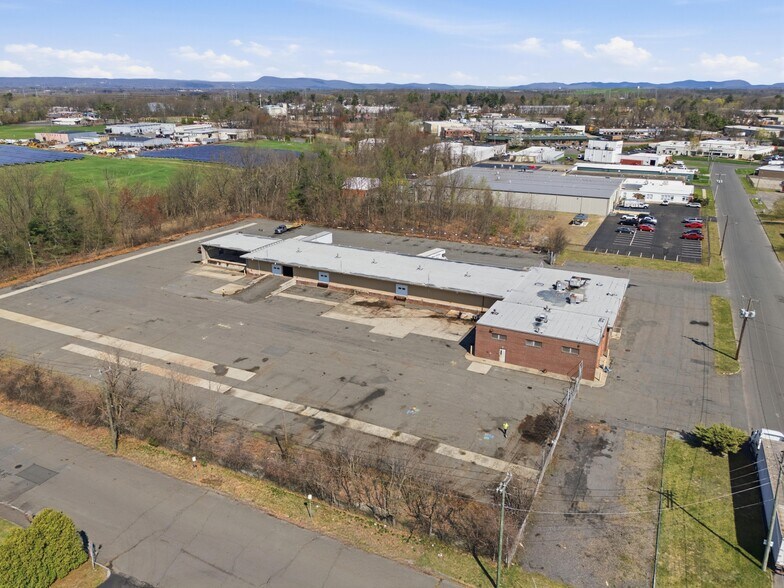More Photos Of 100 Progress Ave, Springfield Truck Terminal For Lease