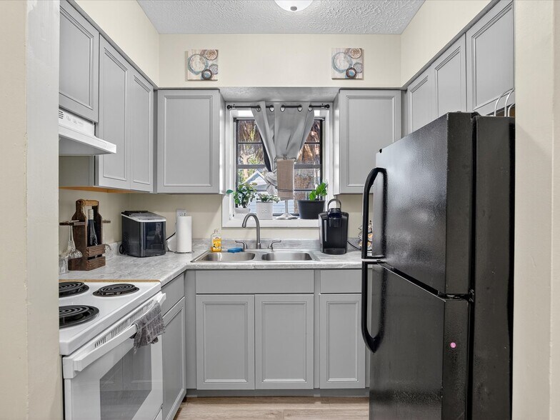 More Photos Of 219 Magnolia Ave, Daytona Beach Storefront Retail Residential For Sale