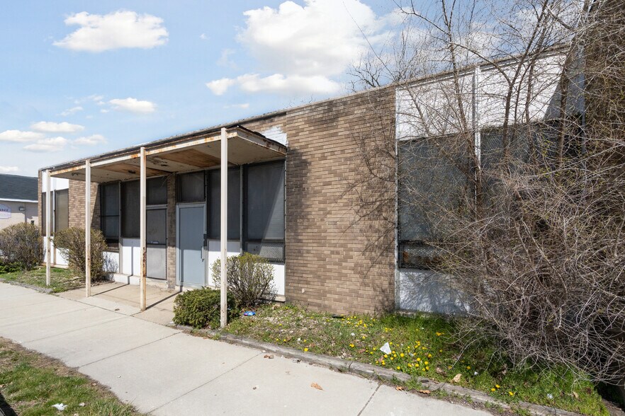 More Photos Of 13030 Puritan St, Detroit Office For Sale