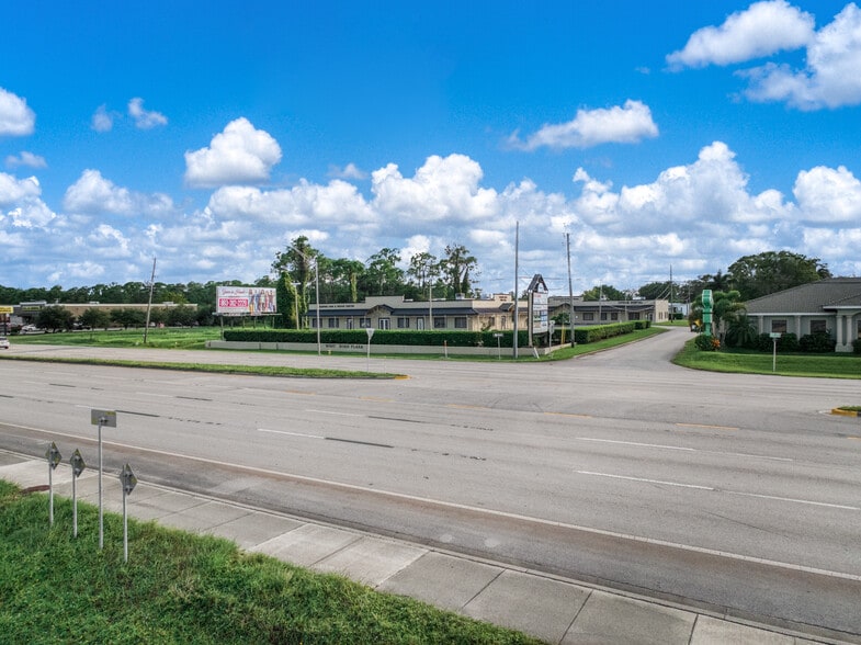 More Photos Of 33 Ryant Blvd, Sebring Medical For Sale