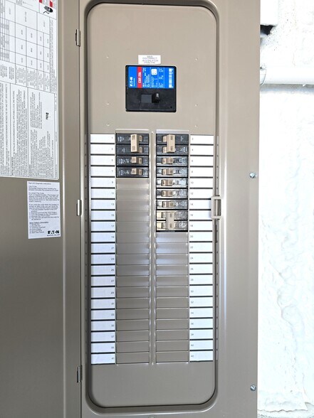 More Photos Of 6404 FM 1715 F, Lampasas Flex For Lease