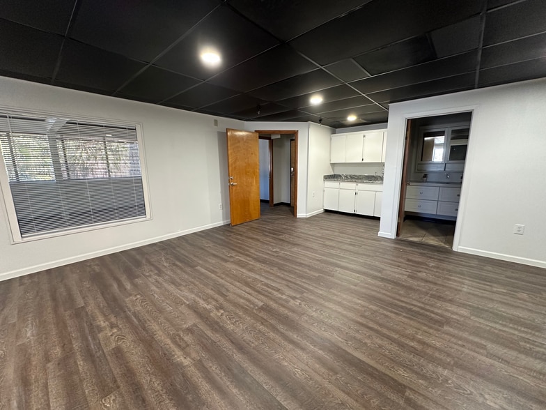 More Photos Of 4986 113th Ave N, Clearwater Manufacturing For Sale