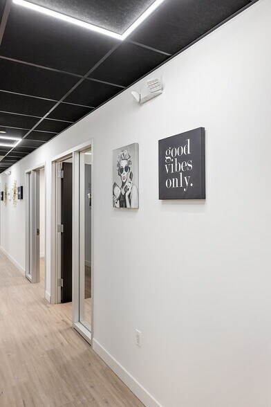 More Photos Of 801-803 W Big Beaver Rd, Troy Office For Lease