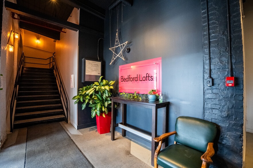 More Photos Of 110 Rue De La Rivière, Bedford General Retail For Lease