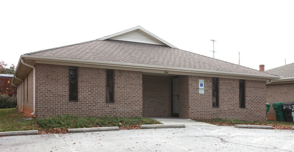 More Photos Of 204 Kelly Pl, High Point Office For Lease