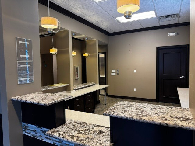 More Photos Of 508 W I 240 Service Rd, Oklahoma City Storefront For Lease
