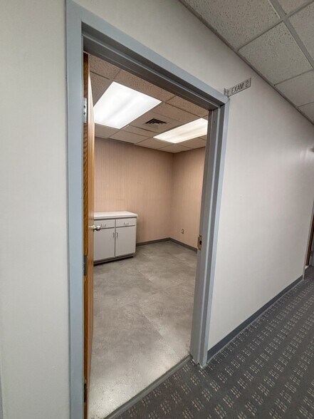 More Photos Of 923-931 Farmington Ave, Bristol Medical For Lease