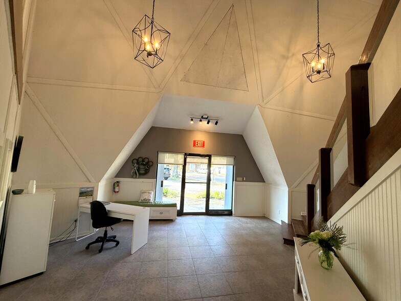 More Photos Of 538 S Center St, Collierville Office For Sale