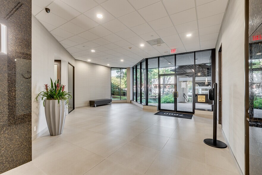 More Photos Of 7600 W Tidwell Rd, Houston Office For Lease