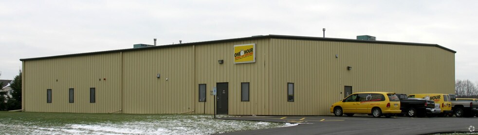 More Photos Of W204N16635 Jackson Dr, Jackson Service For Lease