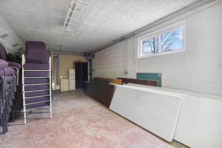 More Photos Of 8340 Pippin Rd, Cincinnati Specialty For Sale