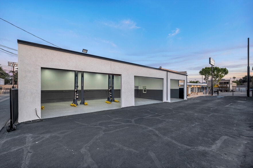 Primary Photo Of 17733 Chatsworth St, Granada Hills Auto Repair For Lease