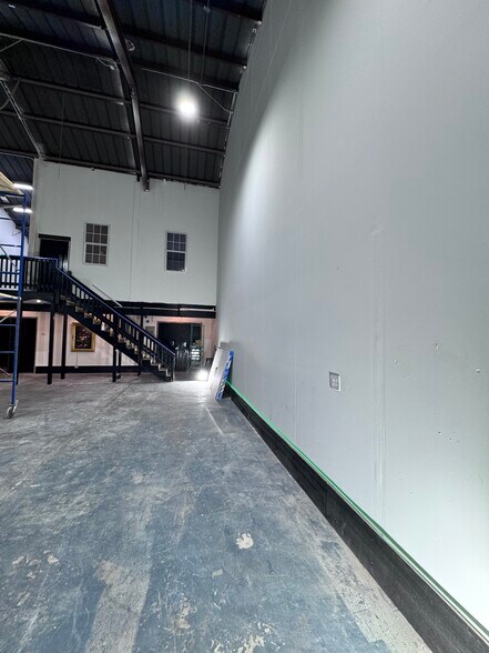 More Photos Of 8418 Broadway St, San Antonio Industrial For Sale
