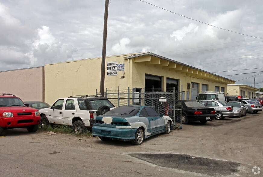 Primary Photo Of 5651 Plunkett St, Hollywood Service For Lease