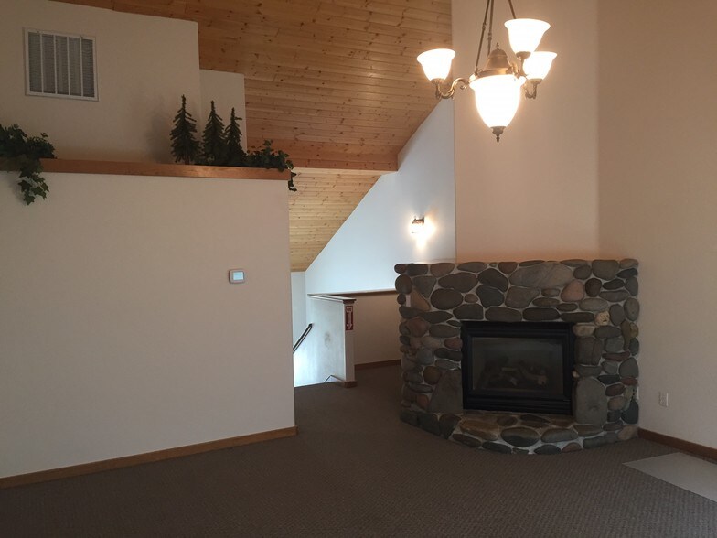 More Photos Of 3882 Crater Lake Ave, Medford Office For Sale
