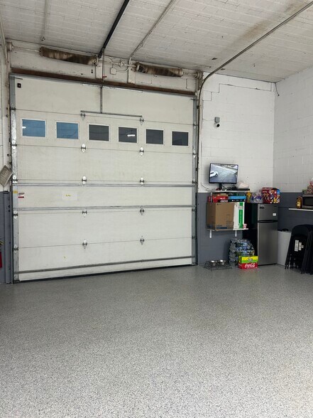 More Photos Of 3130 Sheeler Ave, Waukegan Flex For Sale