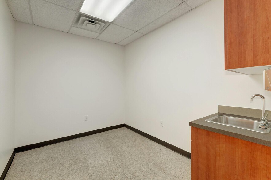 More Photos Of 4300 N Quinlan Park Rd, Austin Unknown For Lease