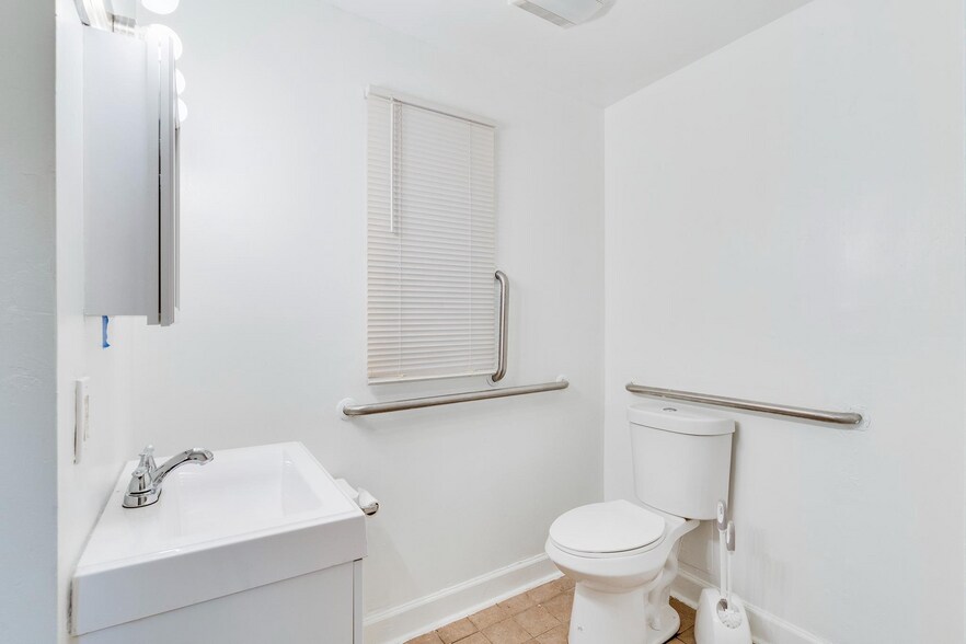 More Photos Of 337 Delafield Plz NW, Washington Apartments For Sale