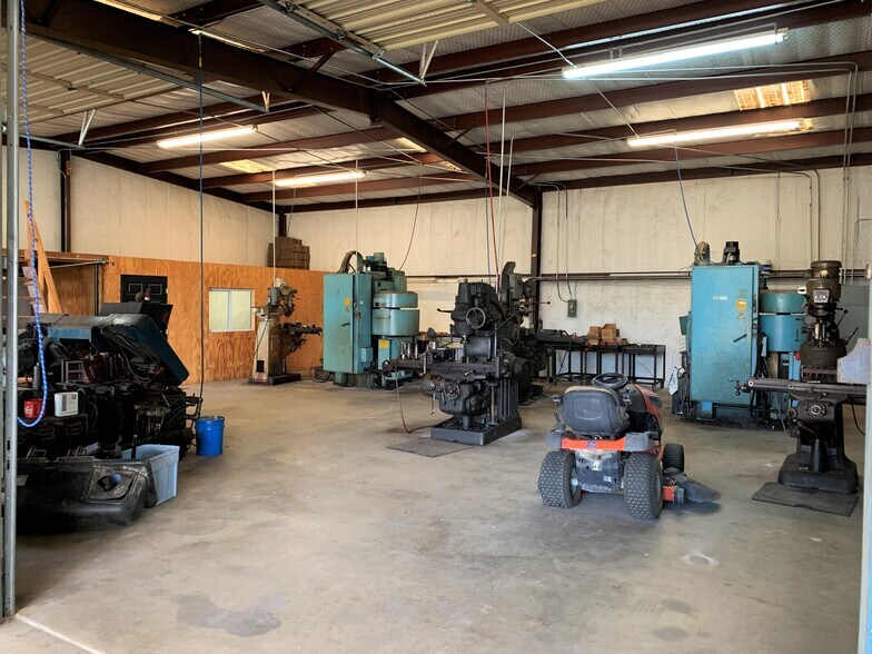More Photos Of 6887 State Highway 31 E, Murchison Warehouse For Sale