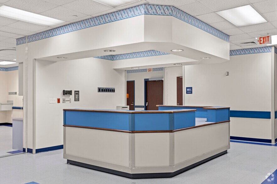 More Photos Of 1600 Central Dr, Bedford Medical For Lease