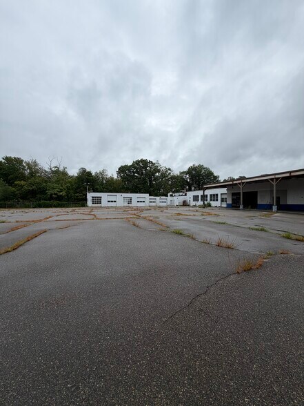 More Photos Of 157 W Central St, Natick Auto Dealership For Lease