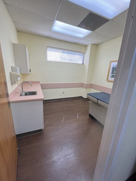 More Photos Of 1395 El Rito Dr, Gulf Breeze Medical For Sale