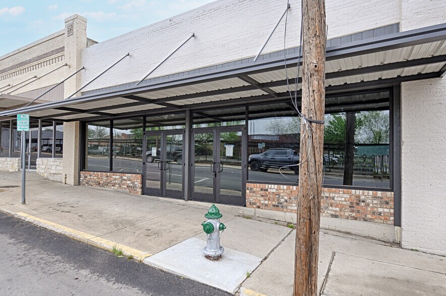 More Photos Of 2302-2304 Lee St, Greenville Freestanding For Lease