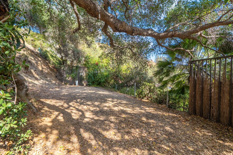 More Photos Of 2024 Laurel Canyon Blvd, Los Angeles Multifamily For Sale