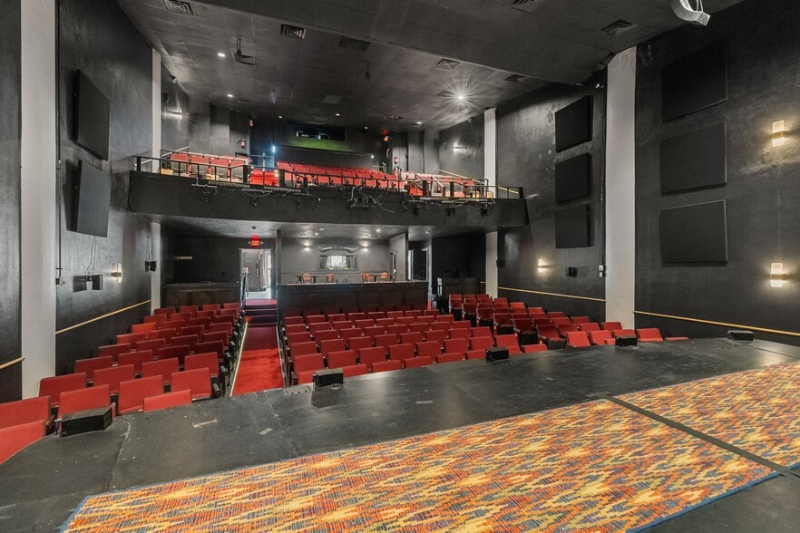 More Photos Of 110 W Main St, Waxahachie Theater Concert Hall For Lease