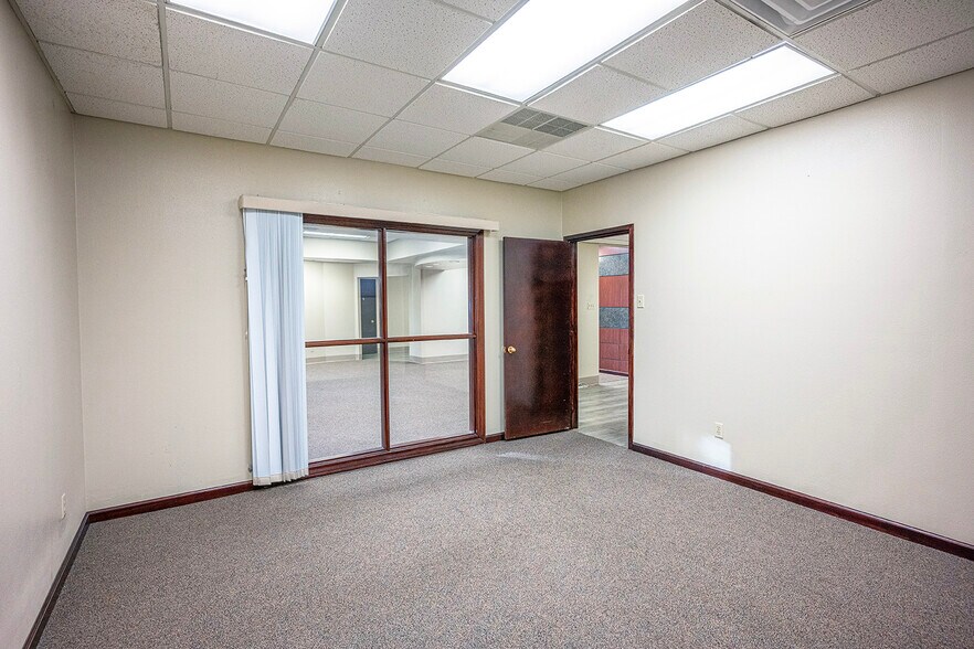 More Photos Of 4432 S Tx-289-loop, Lubbock Office For Sale