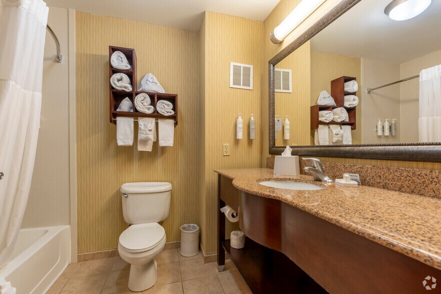 More Photos Of 2500 Coolidge Rd, East Lansing Hotel For Sale