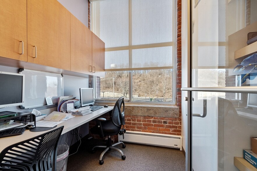 More Photos Of 25 Marston St, Lawrence Medical For Sale