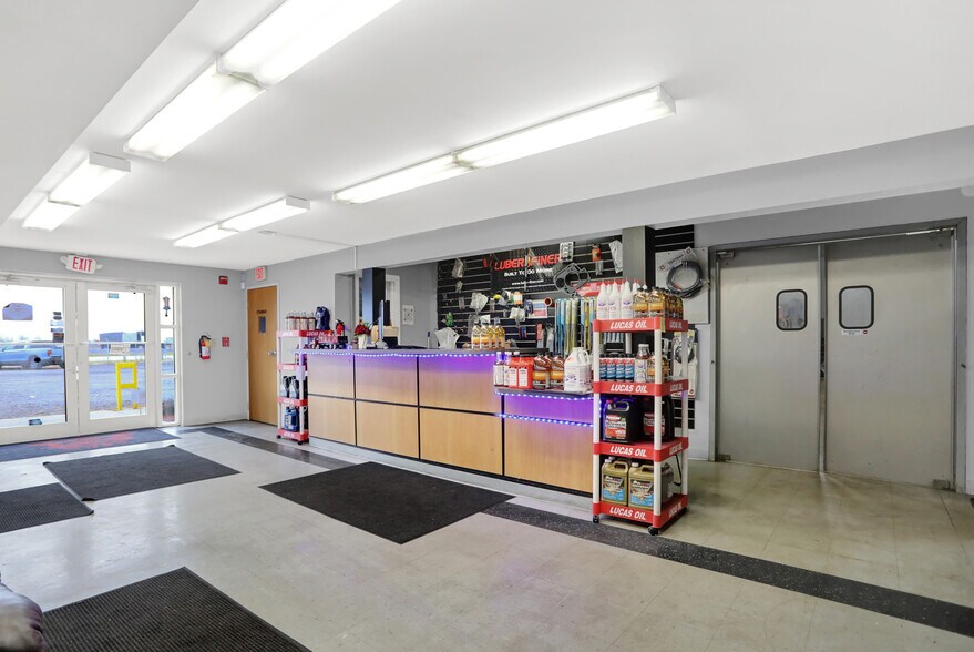 More Photos Of 1116 W County Road 450 N, Brazil Truck Terminal For Lease