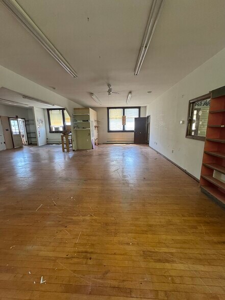 More Photos Of 400 Magnolia St, Beverly Warehouse For Sale