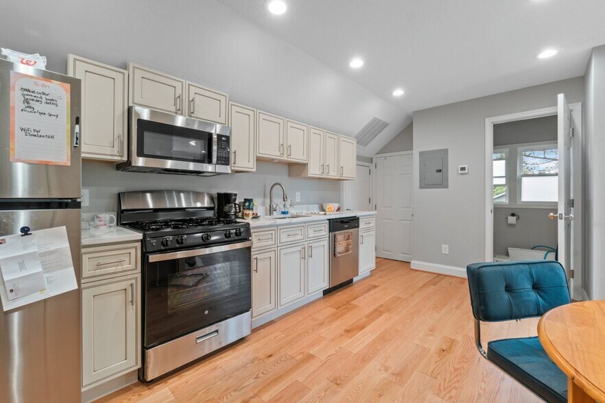 More Photos Of 711 Gladstone Ave, Baltimore Apartments For Sale