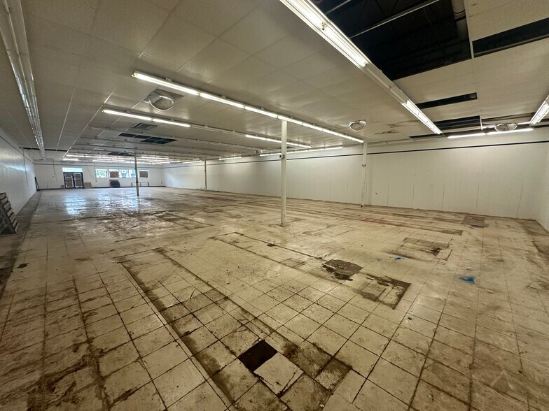 More Photos Of 4407 Military Rd, Niagara Falls Storefront Retail Office For Lease