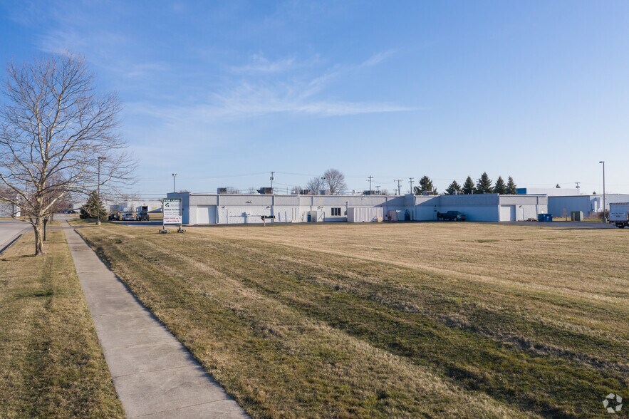 More Photos Of 13003 Flagship Dr, Perrysburg Storefront Retail Office For Lease