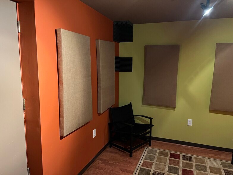 More Photos Of 8022 Old Alexandria Ferry Rd, Clinton Flex For Sale