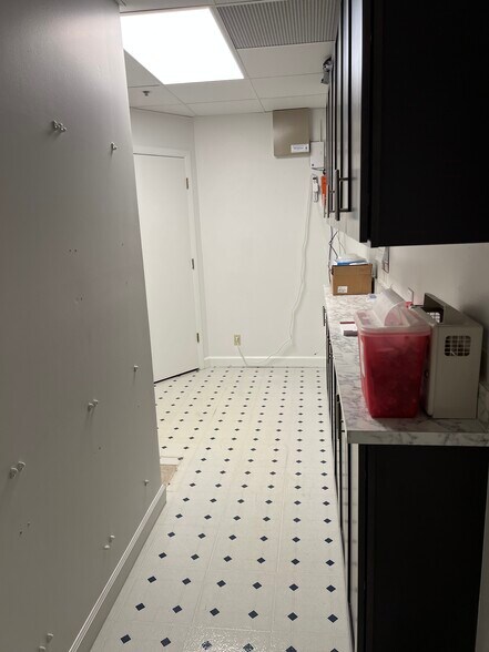 More Photos Of 2020 Dean St, St Charles Office For Sale