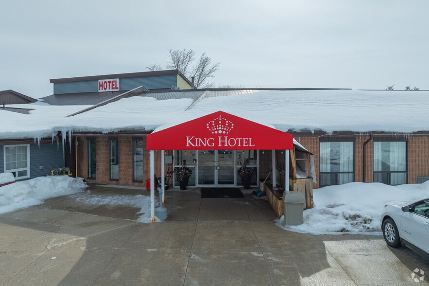 More Photos Of 112 King st, Palmerston Hotel For Sale