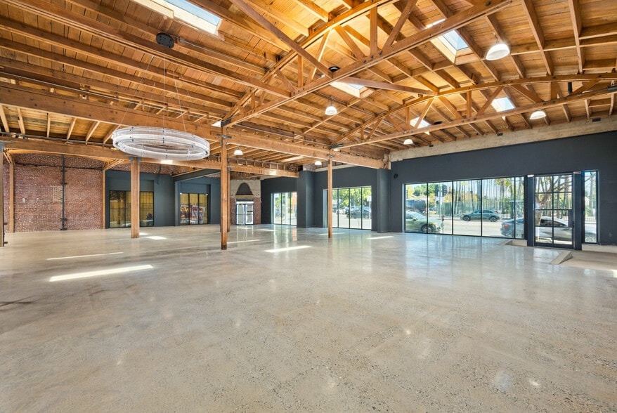 More Photos Of 601 S Fairfax Ave, Los Angeles Freestanding For Lease