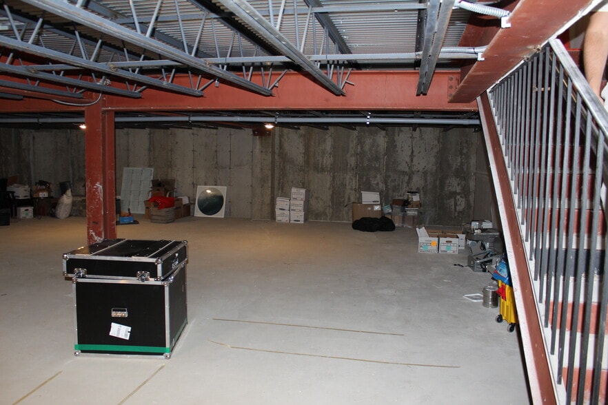 More Photos Of 607 W Jericho Tpke, Huntington General Retail For Lease