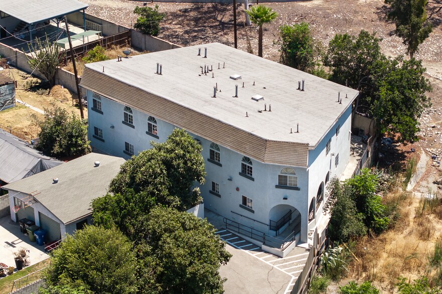 More Photos Of 2104 Mozart St, Los Angeles Apartments For Sale