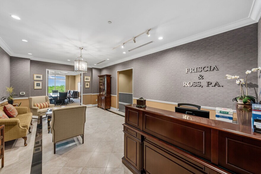 More Photos Of 5550 W Executive Dr, Tampa Office Residential For Sale