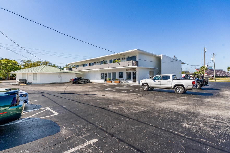 More Photos Of 1615 14th Ave, Vero Beach Medical For Sale