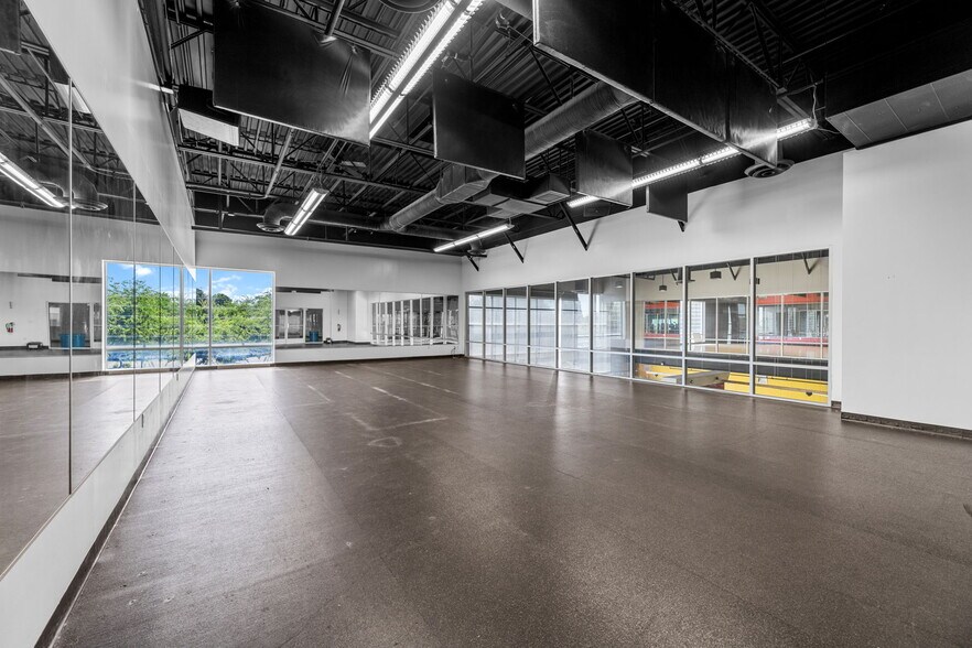 More Photos Of 1900 Del Paso Rd, Sacramento Health Club For Lease