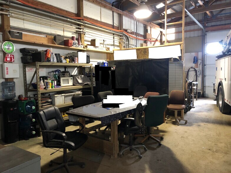 More Photos Of 825 E North St, Elburn Warehouse For Lease