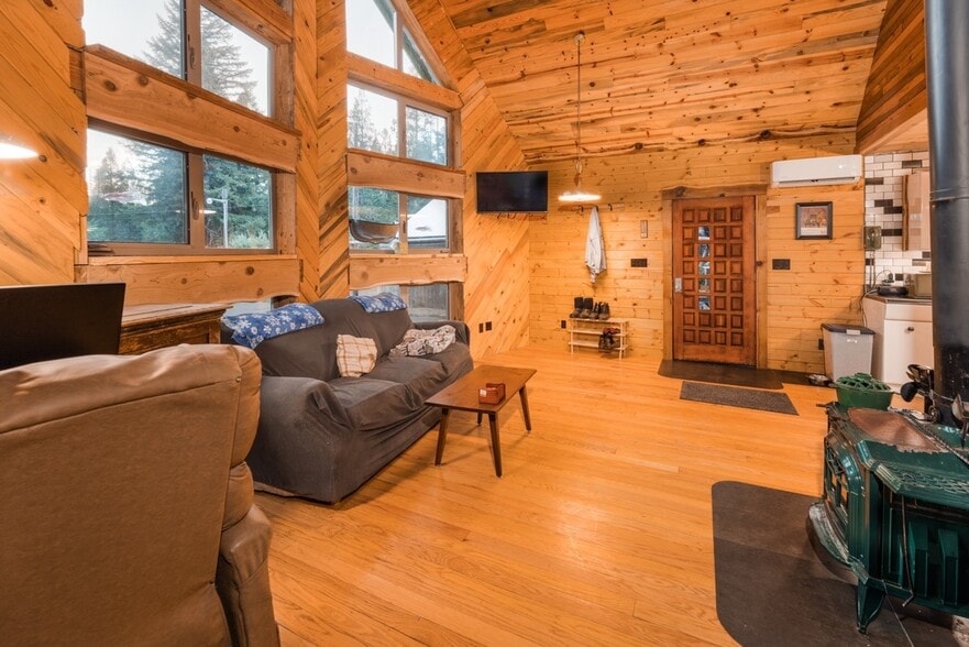 More Photos Of 55533 McKenzie River Dr, Mckenzie Bridge Industrial For Sale