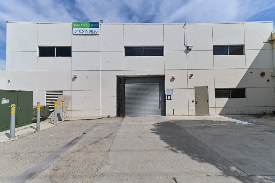 More Photos Of 414-420 Lesser St, Oakland Warehouse For Sale